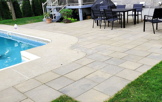 Contour de piscine en pavé St-Hubert.