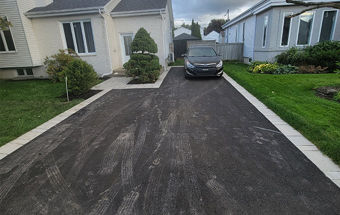 Pavage d'asphalte St-Hubert.